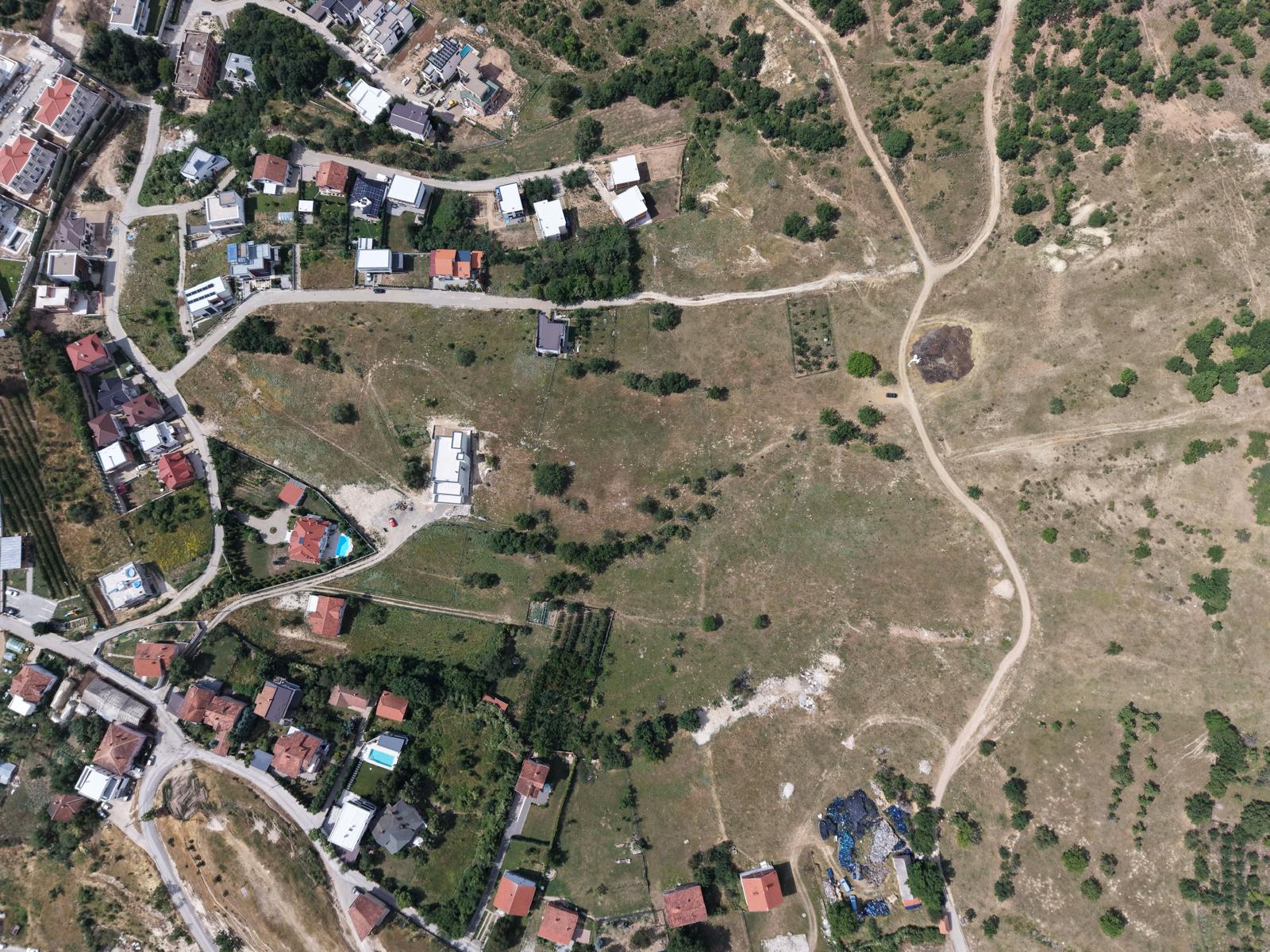 Pamje vertikale ajrore e parceles ku do te ndertohet kompleksi